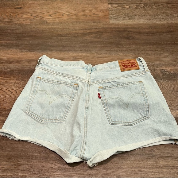 Levi's Premium 501 ORIGINAL FIT HIGH RISE WOMEN'S SHORTS Light Wash Waist 32 - Picture 2 of 7